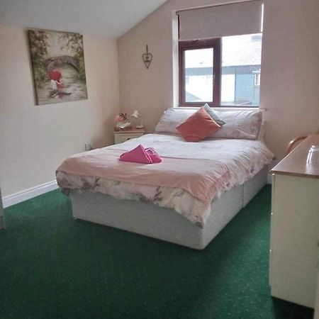 Edwards Cosy B&B กัลเวย์ ภายนอก รูปภาพ