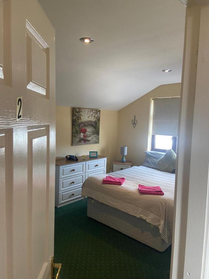 Edwards Cosy B&B กัลเวย์ ภายนอก รูปภาพ