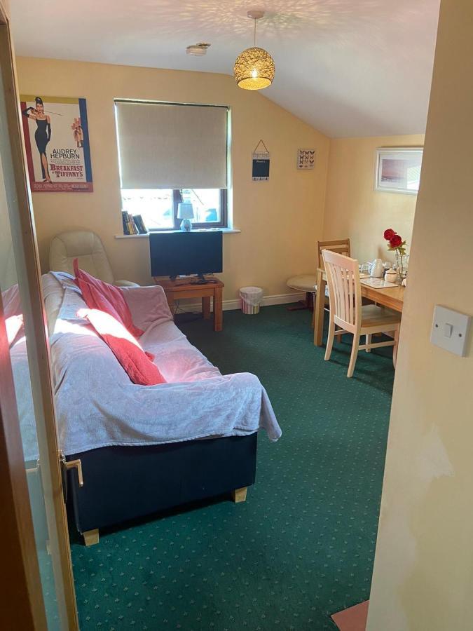 Edwards Cosy B&B กัลเวย์ ภายนอก รูปภาพ