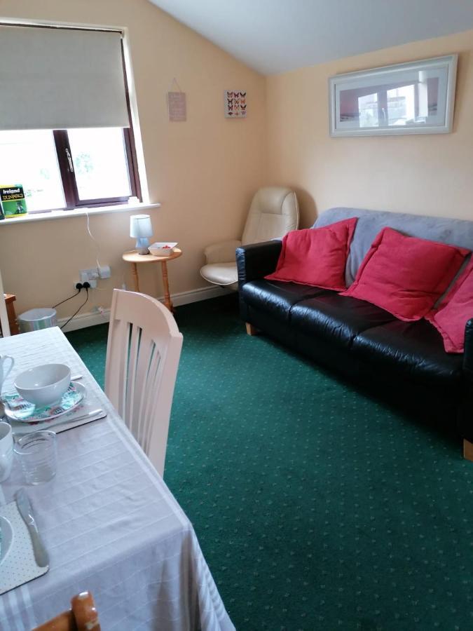Edwards Cosy B&B กัลเวย์ ภายนอก รูปภาพ