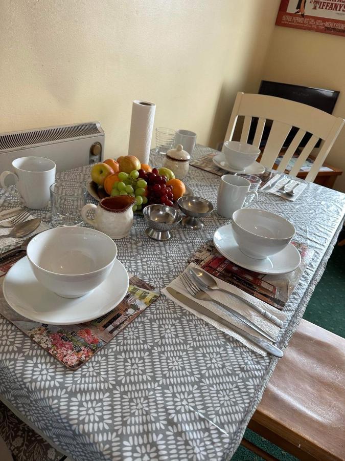Edwards Cosy B&B กัลเวย์ ภายนอก รูปภาพ