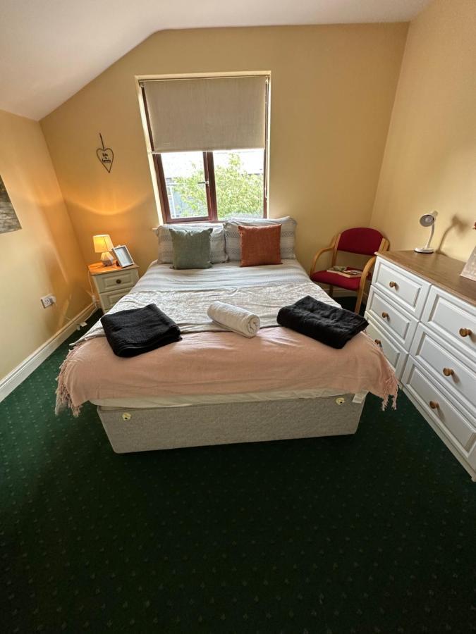 Edwards Cosy B&B กัลเวย์ ภายนอก รูปภาพ