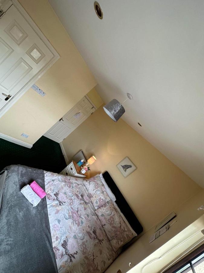 Edwards Cosy B&B กัลเวย์ ภายนอก รูปภาพ