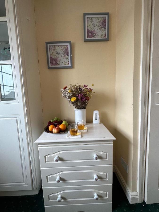 Edwards Cosy B&B กัลเวย์ ภายนอก รูปภาพ