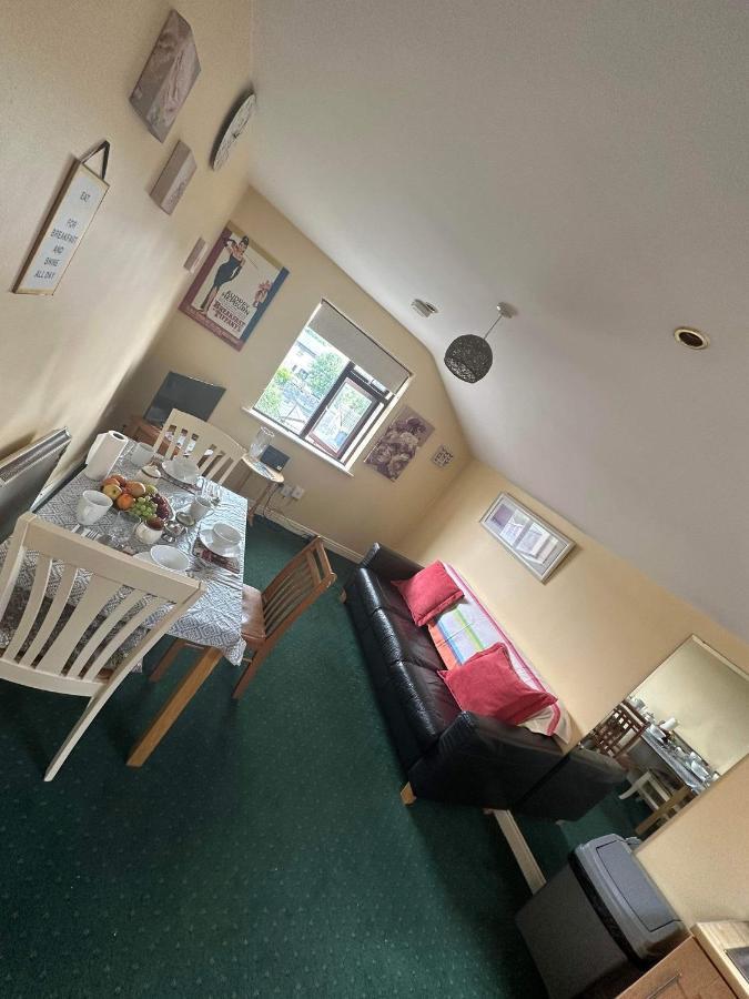 Edwards Cosy B&B กัลเวย์ ภายนอก รูปภาพ