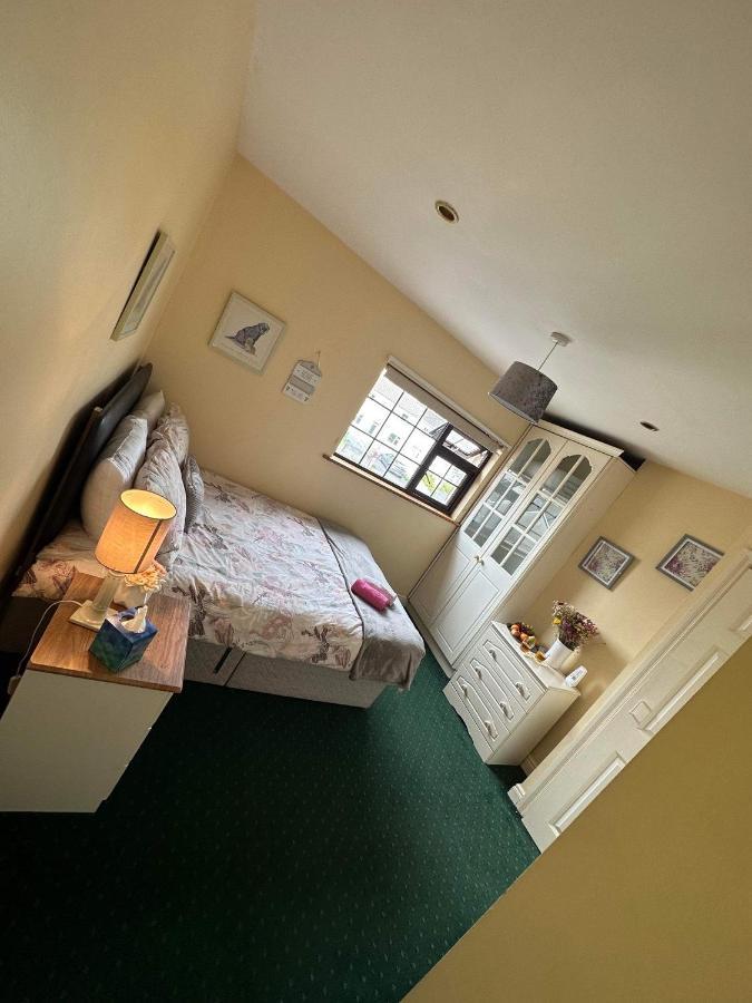 Edwards Cosy B&B กัลเวย์ ภายนอก รูปภาพ