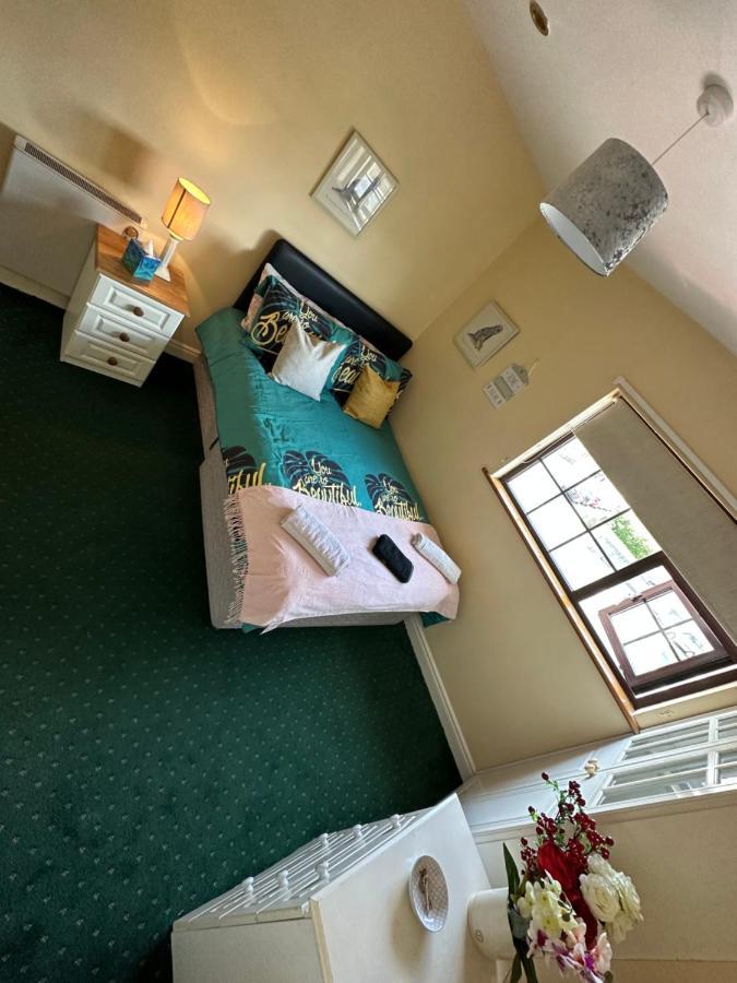 Edwards Cosy B&B กัลเวย์ ภายนอก รูปภาพ