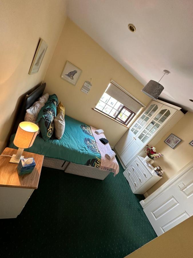 Edwards Cosy B&B กัลเวย์ ภายนอก รูปภาพ