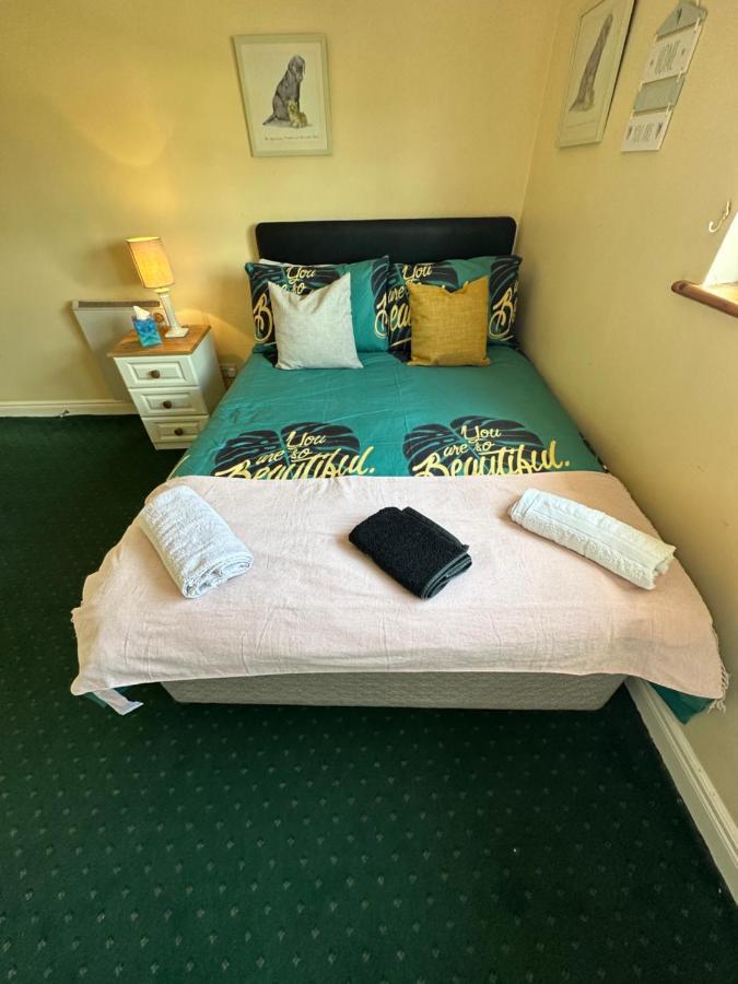 Edwards Cosy B&B กัลเวย์ ภายนอก รูปภาพ