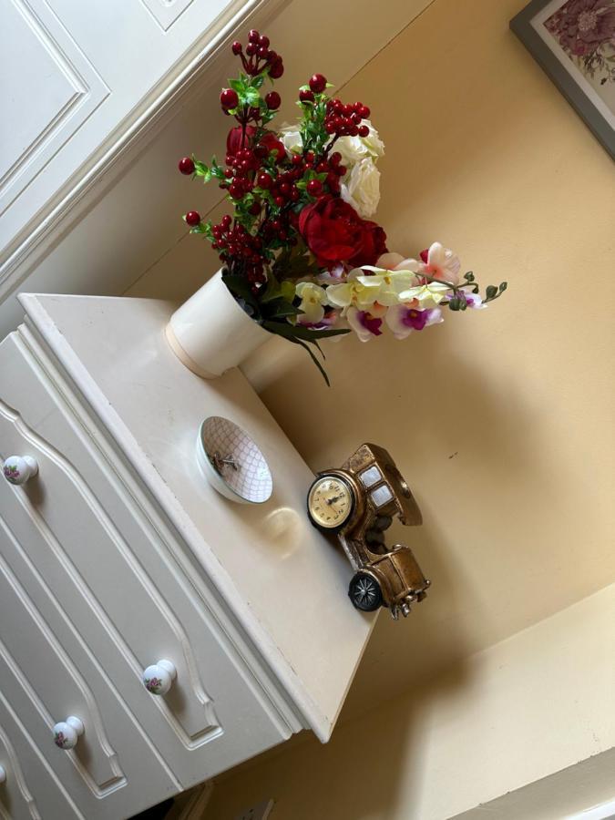 Edwards Cosy B&B กัลเวย์ ภายนอก รูปภาพ