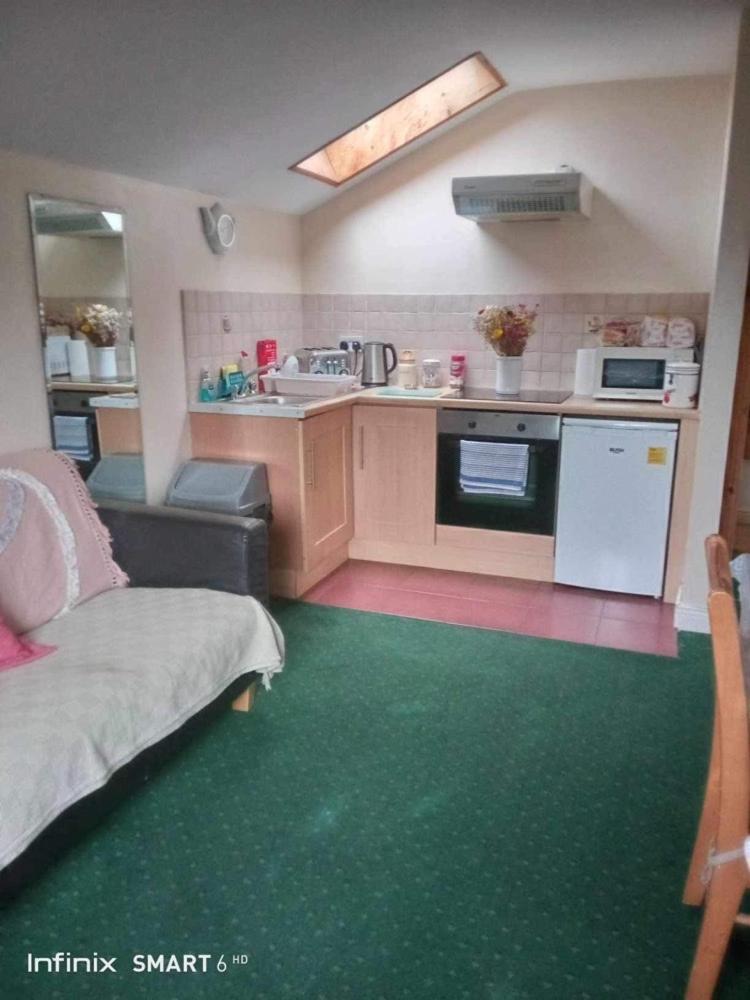 Edwards Cosy B&B กัลเวย์ ภายนอก รูปภาพ