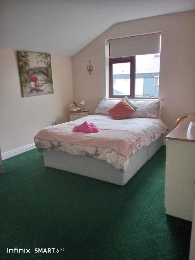 Edwards Cosy B&B กัลเวย์ ภายนอก รูปภาพ