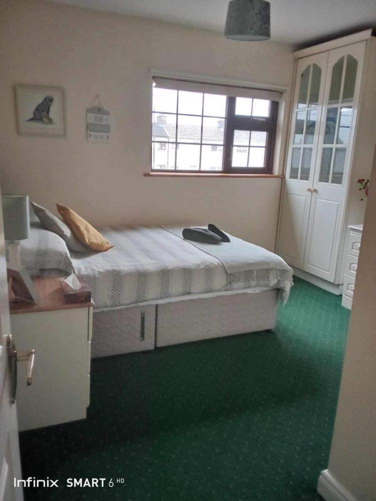 Edwards Cosy B&B กัลเวย์ ภายนอก รูปภาพ