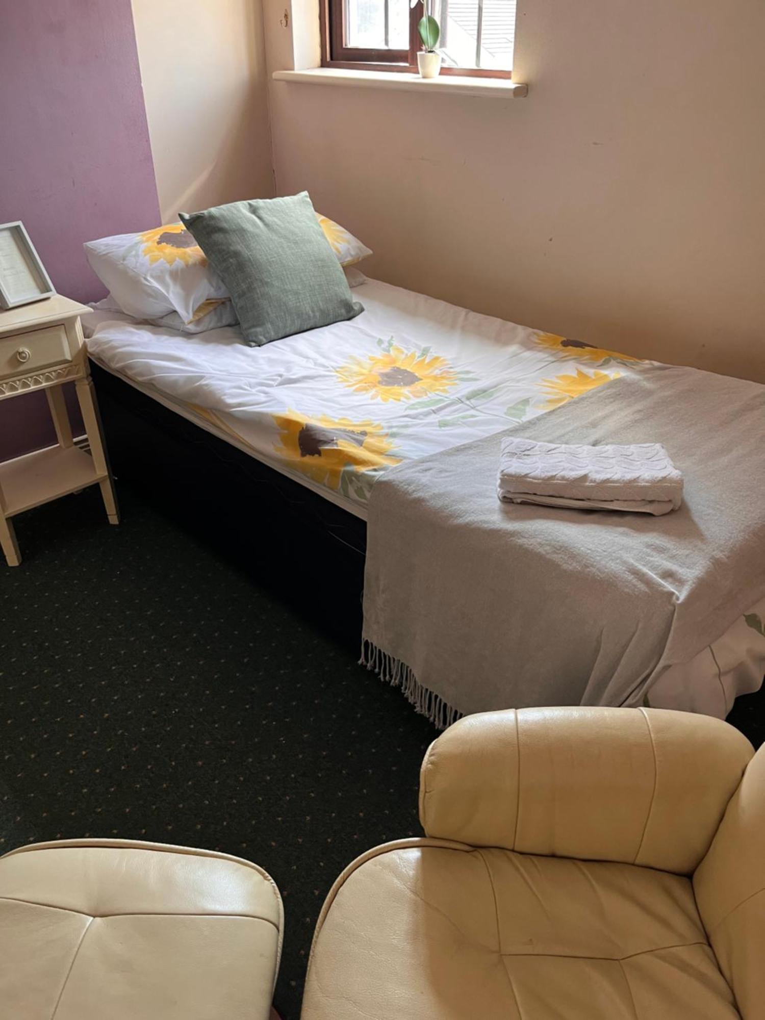 Edwards Cosy B&B กัลเวย์ ภายนอก รูปภาพ