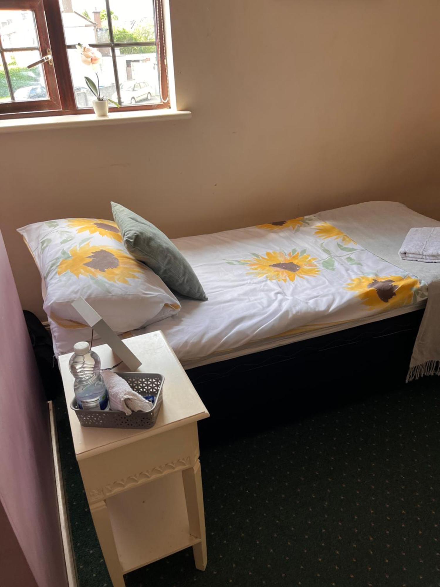 Edwards Cosy B&B กัลเวย์ ภายนอก รูปภาพ